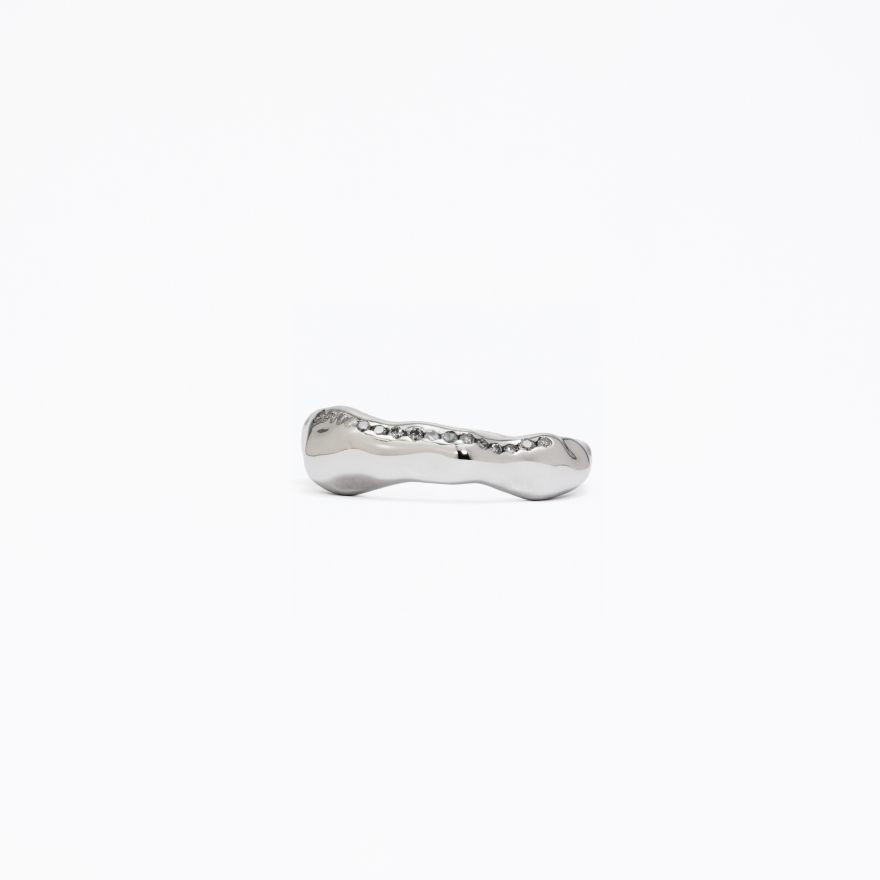 Unbounded Salt-and-pepper Diamond Ring