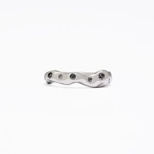 Unbounded Salt-and-pepper Diamond Ring