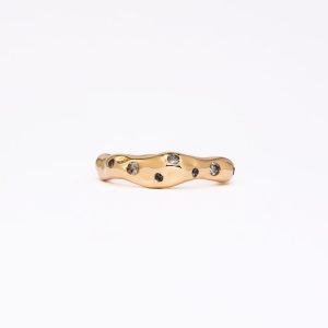 Unbounded Salt-and-pepper Diamond Ring