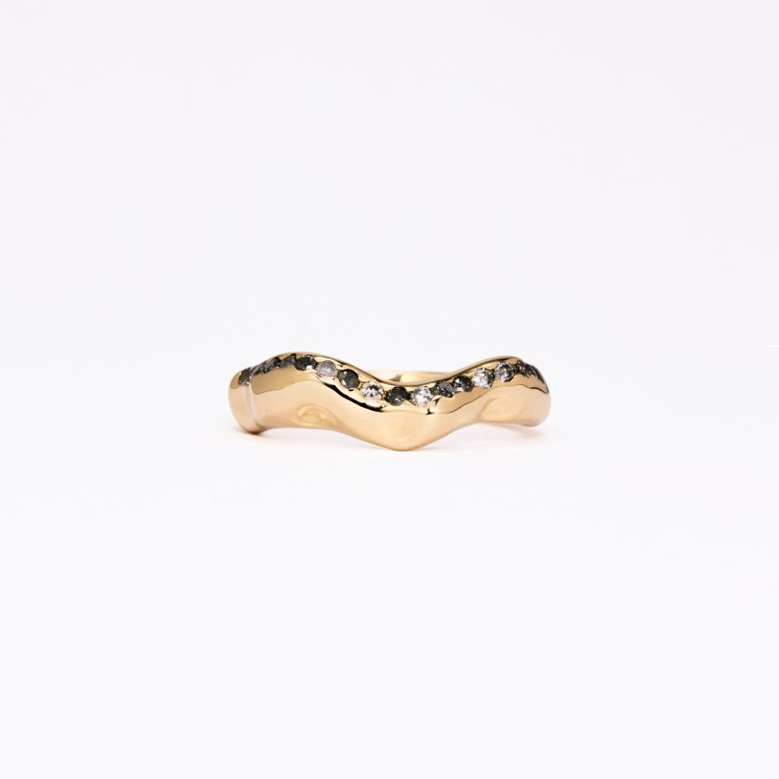Unbounded Salt-and-pepper Diamond Ring