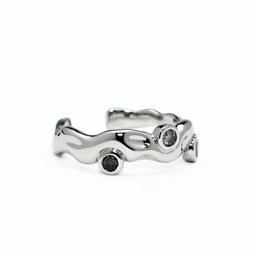 Unbounded Salt-and-Pepper Diamond Earcuff