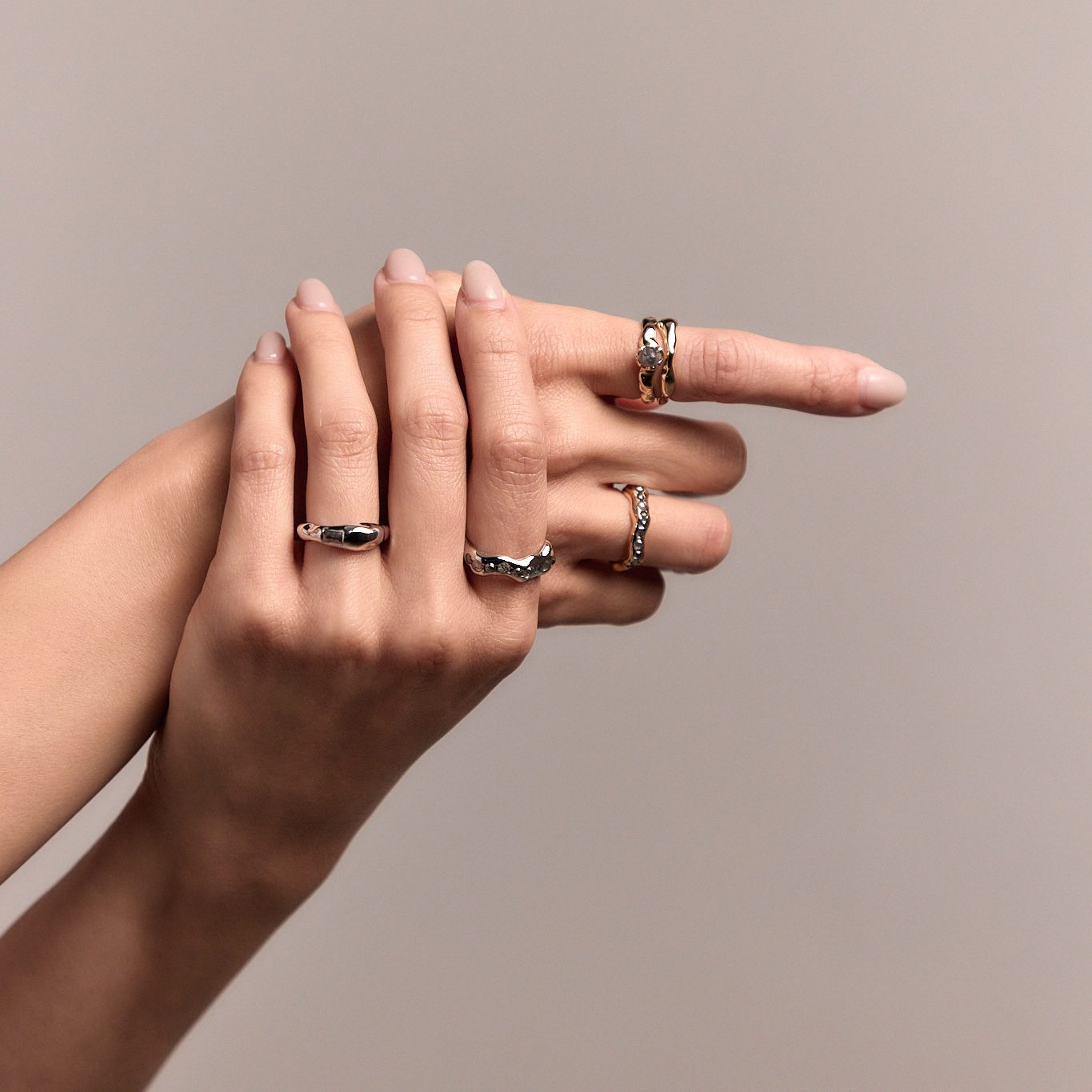 Unbounded Salt-And-Pepper Diamond Ring (Mid) - Image 3