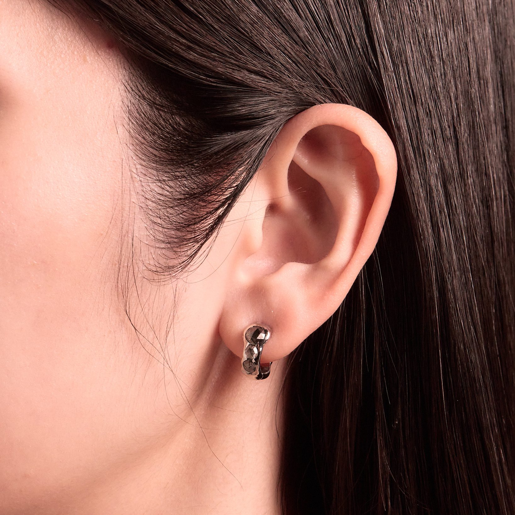 Unbounded Salt-And-Pepper Diamond Ear Hoop (Mid) - Image 2