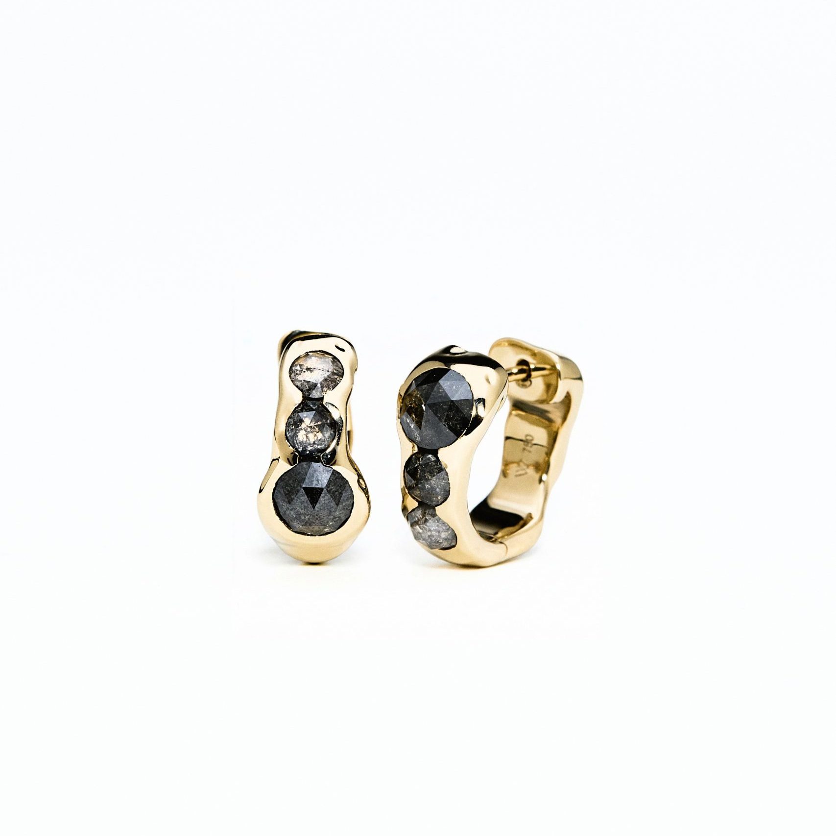 Unbounded Salt-And-Pepper Diamond Ear Hoop (Mid)